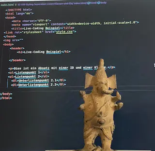 Mein Logo,Hindugottheit Ganesha vor HTML-Datei.